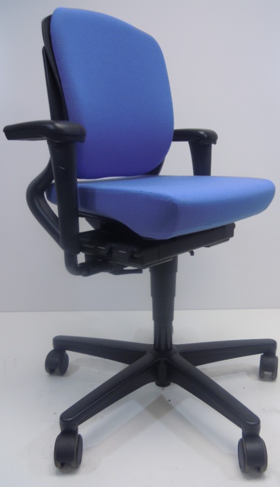 Bureaustoel Ahrend 230 middelhoge rug licht blauw