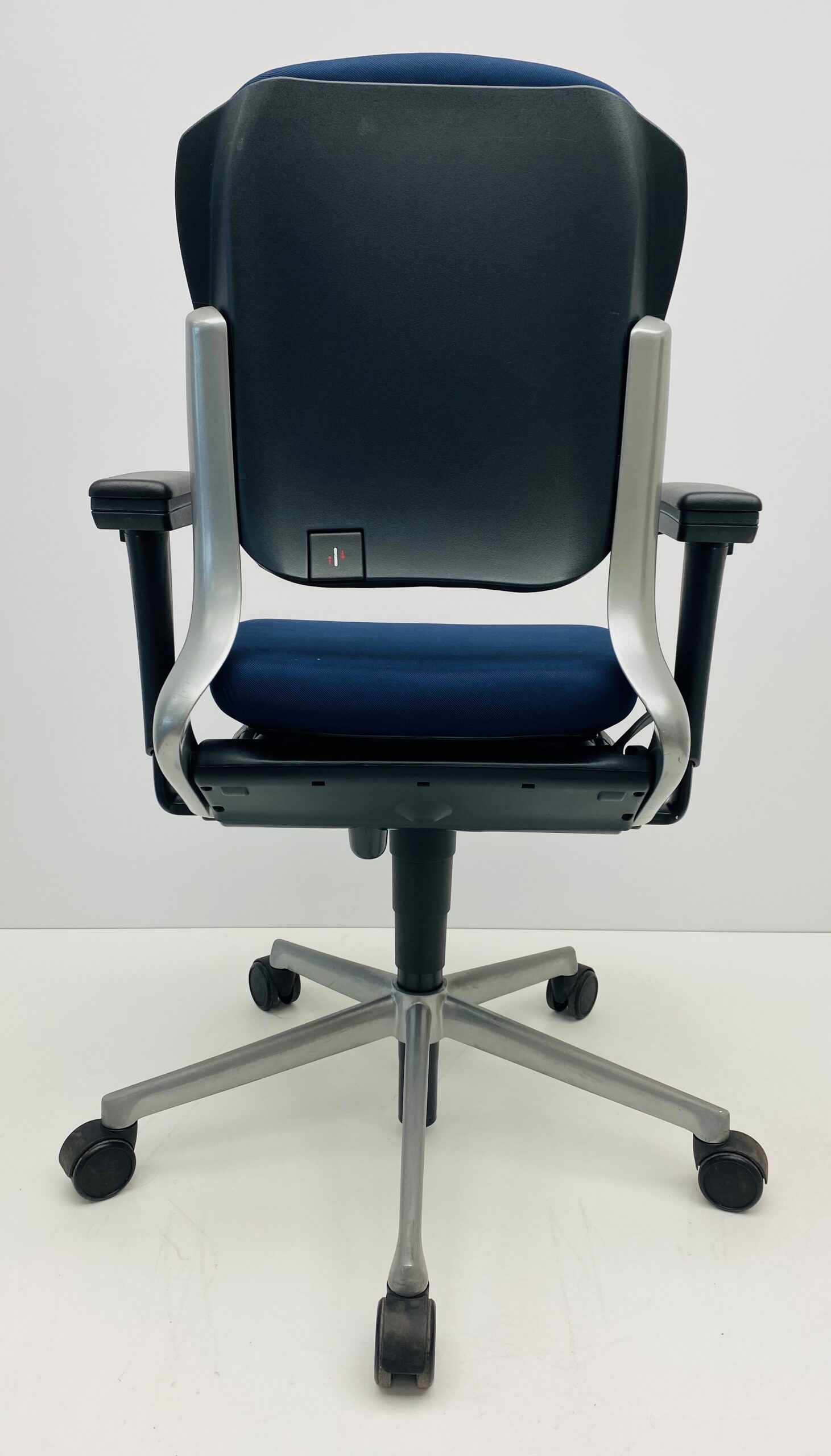 Bureaustoel Ahrend 230 middelhoge rug donkerblauw